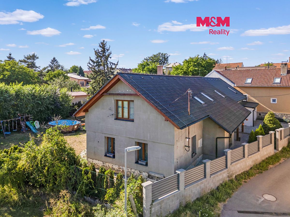 Prodej rodinného domu 210 m², pozemek 1040 m²