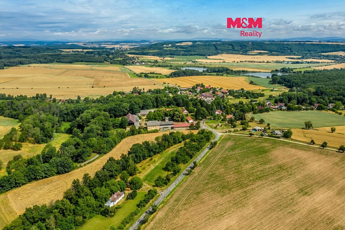 Prodej stavebního pozemku 1810 m², Ujkovice – fotka 1 z 3
