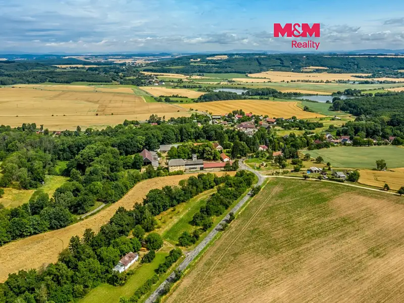 Prodej stavebního pozemku 1810 m², Ujkovice – náhled fotky 1
