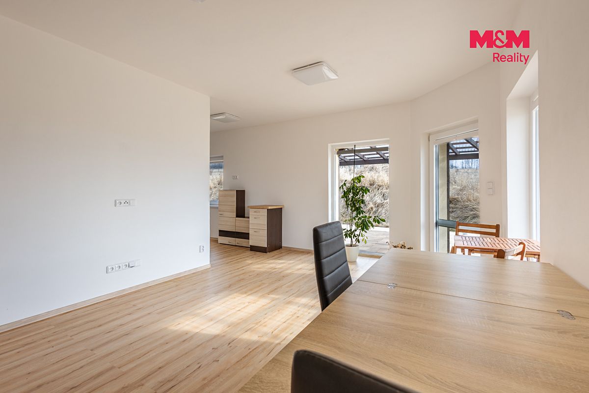 Prodej rodinného domu 180 m², pozemek 1371 m² – fotografie 3