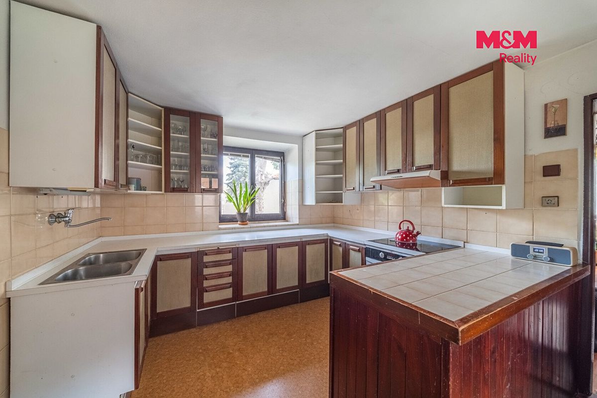 Prodej rodinného domu 146 m², pozemek 2372 m² – fotografie 2