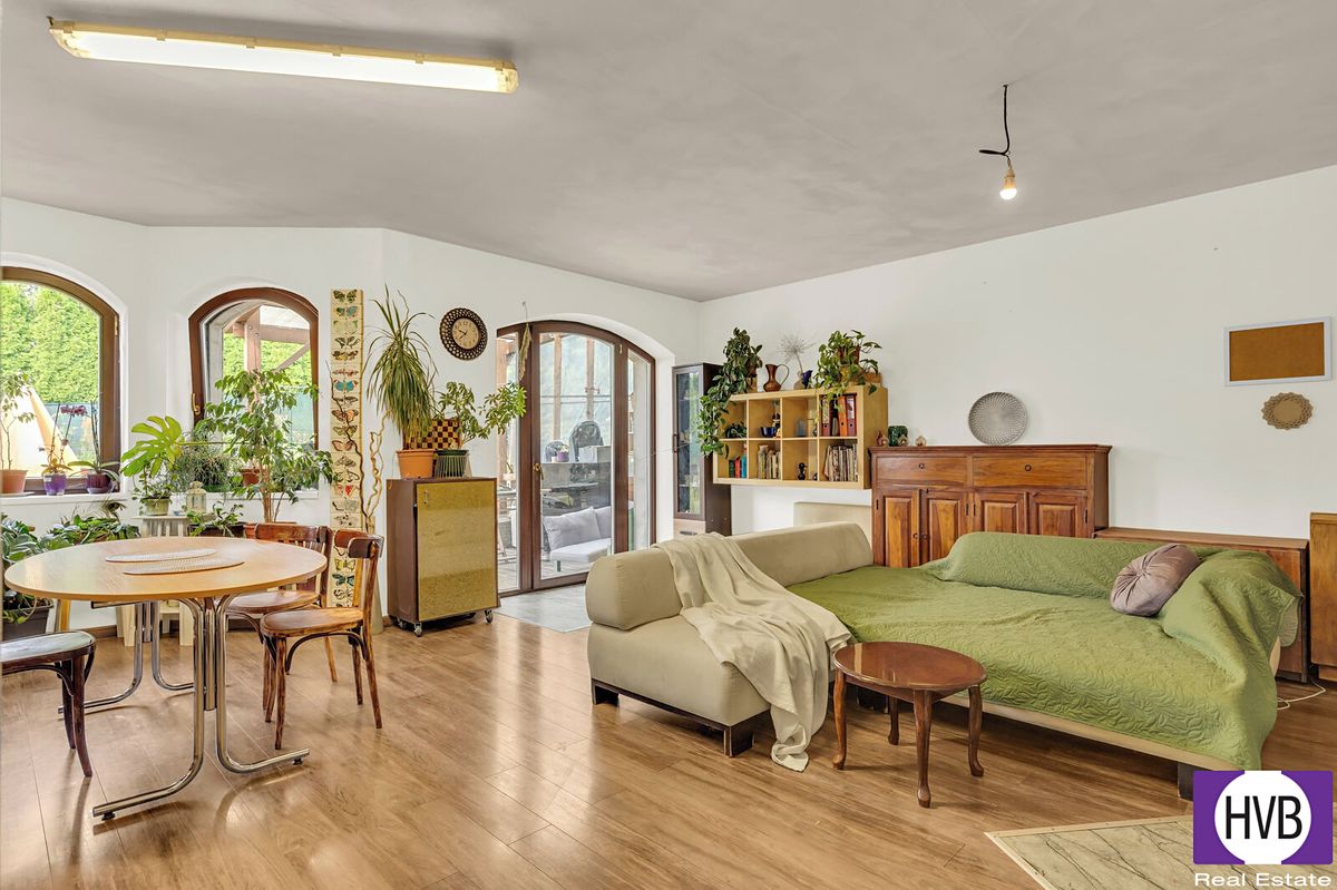 Prodej rodinného domu 363 m², pozemek 927 m² – fotografie 4