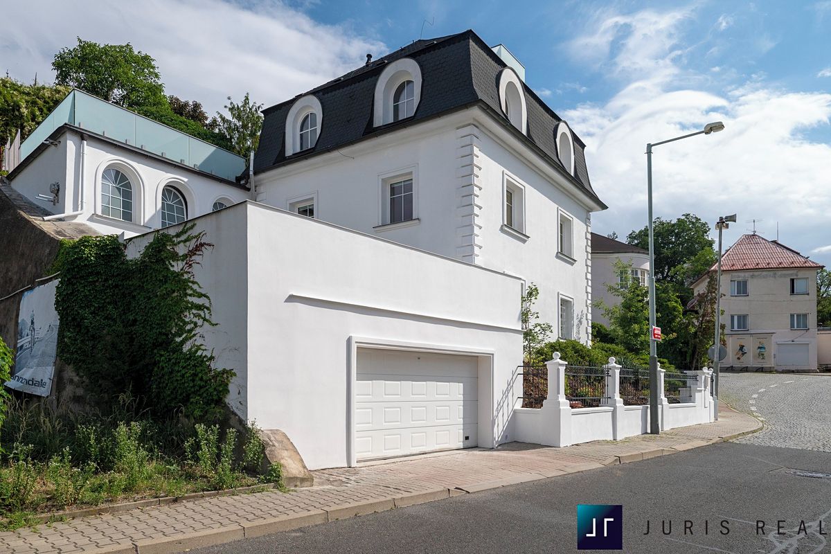 Prodej vily 338 m², pozemek 479 m² – fotografie 3