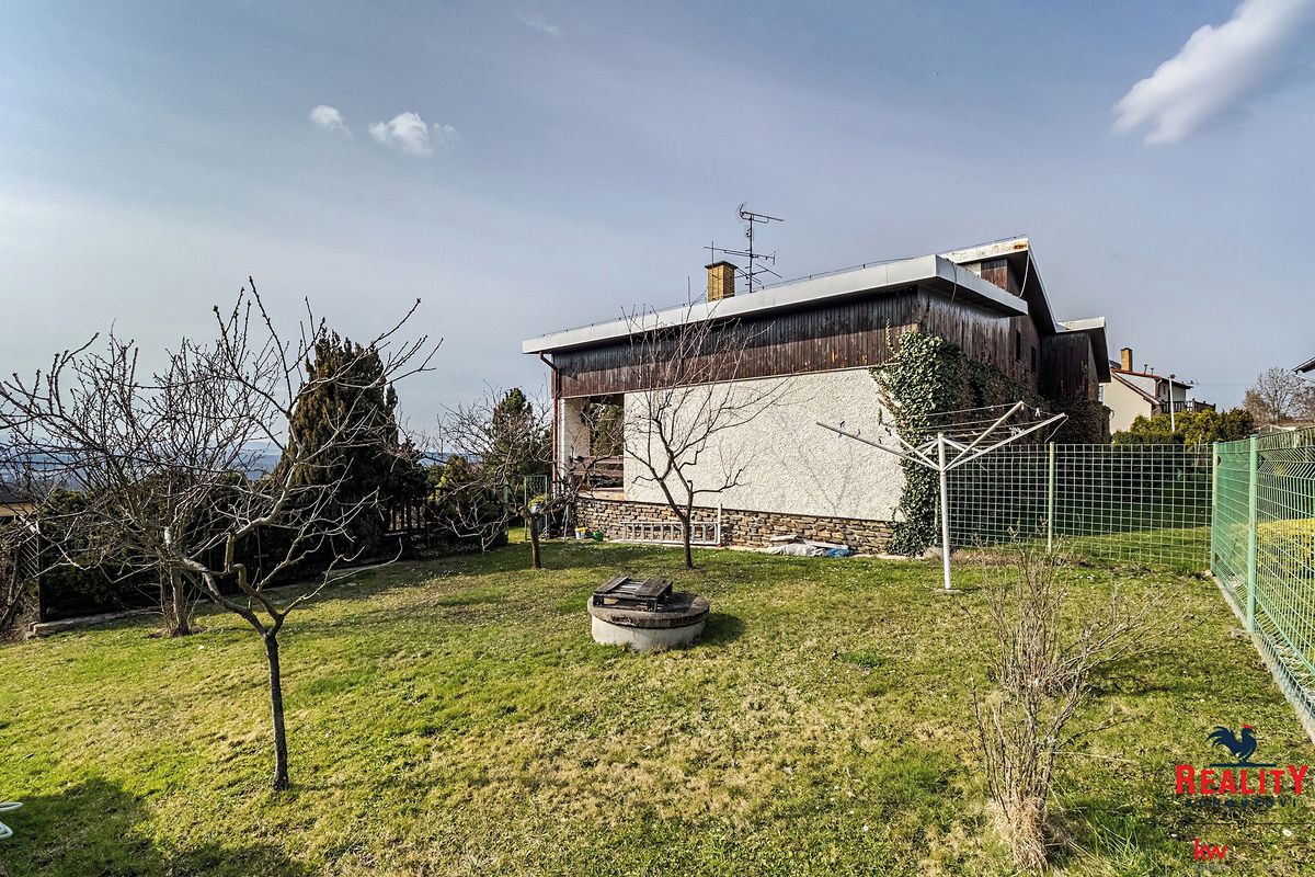 Prodej rodinného domu 256 m², pozemek 875 m² – fotografie 3