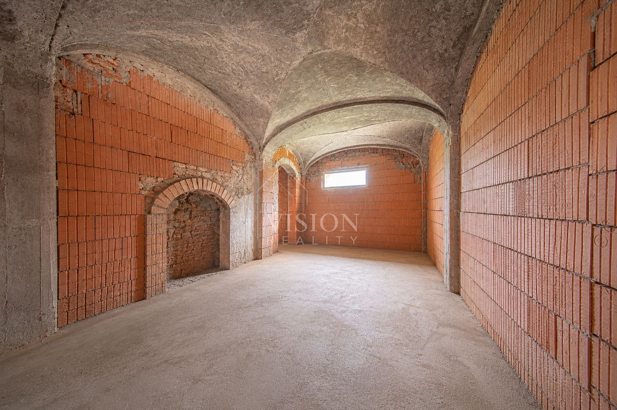 Prodej rodinného domu 250 m², pozemek 26203 m² – fotografie 3