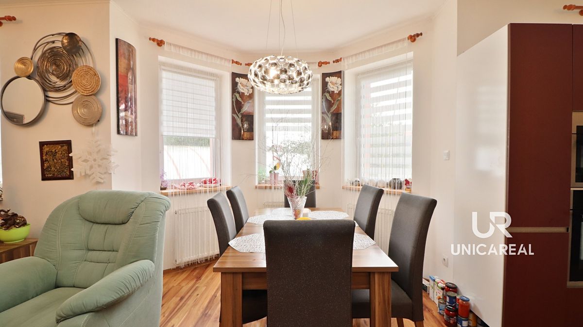 Prodej rodinného domu 233 m², pozemek 651 m² – fotografie 5