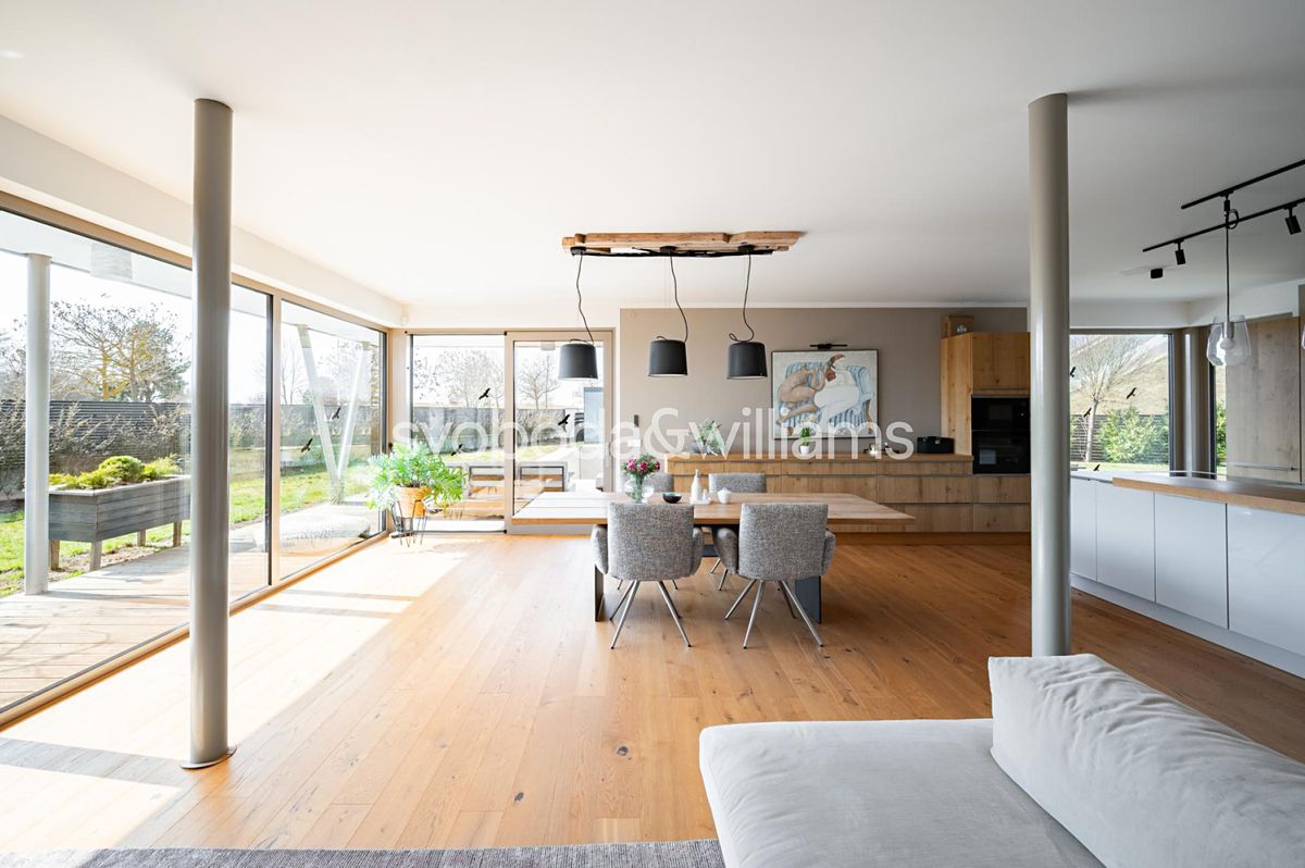 Prodej rodinného domu 304 m², pozemek 967 m² – fotografie 5