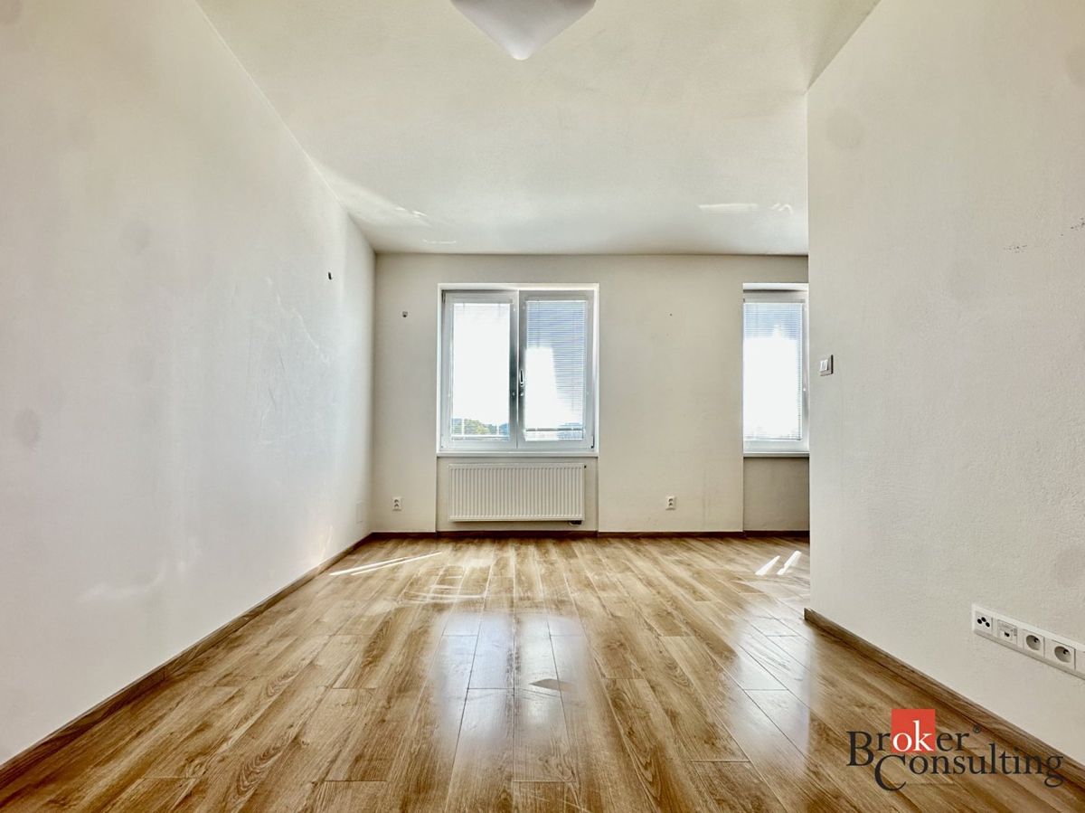 Pronájem bytu 2+kk 42 m² – fotografie 3