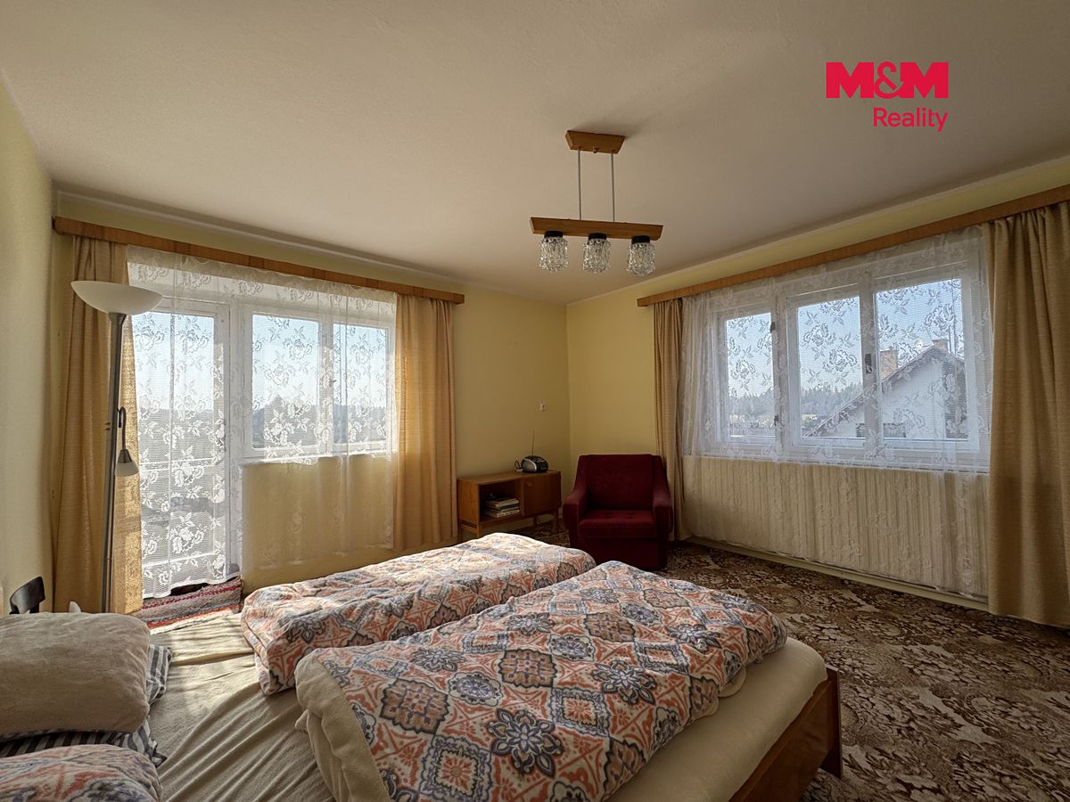 Prodej rodinného domu 273 m², pozemek 795 m² – fotografie 3