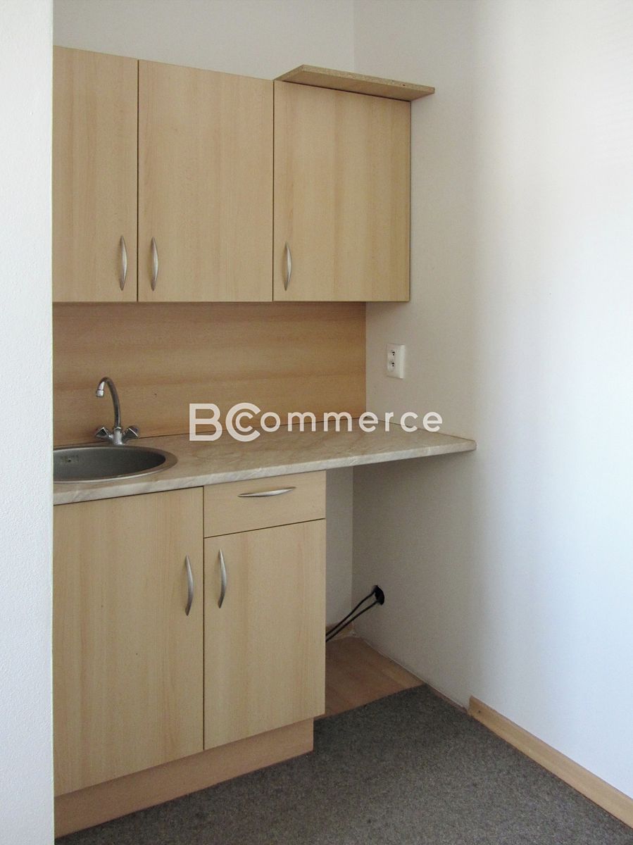 Pronájem kanceláře 30 m² – fotografie 3