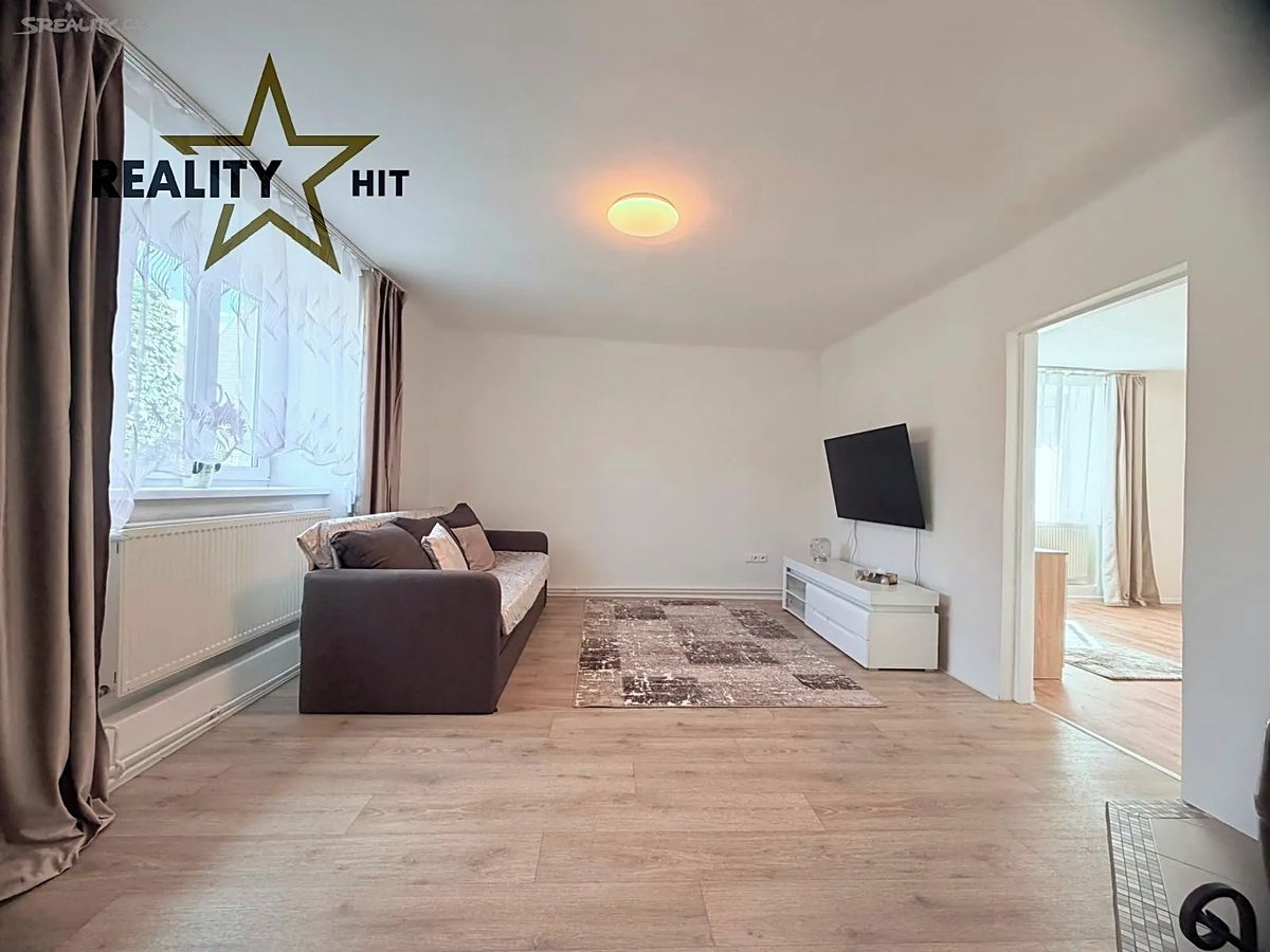 Prodej rodinného domu 279 m², pozemek 700 m² – fotografie 2