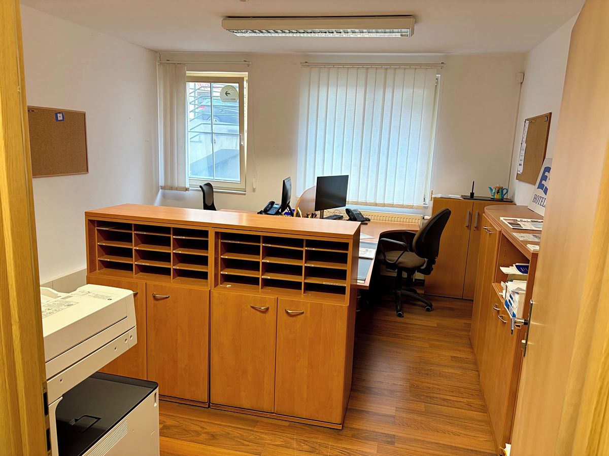 Pronájem kanceláře 130 m² – fotografie 3