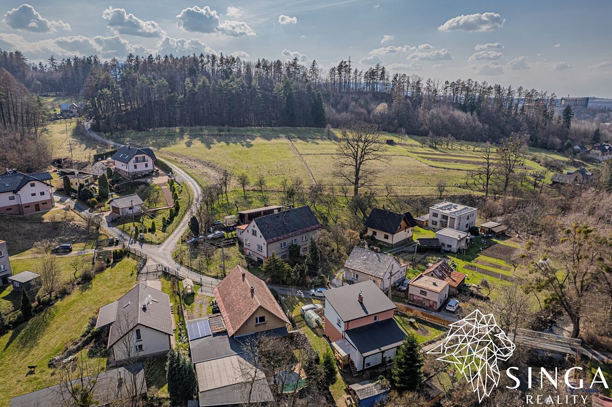 Prodej rodinného domu 288 m², pozemek 2402 m²
