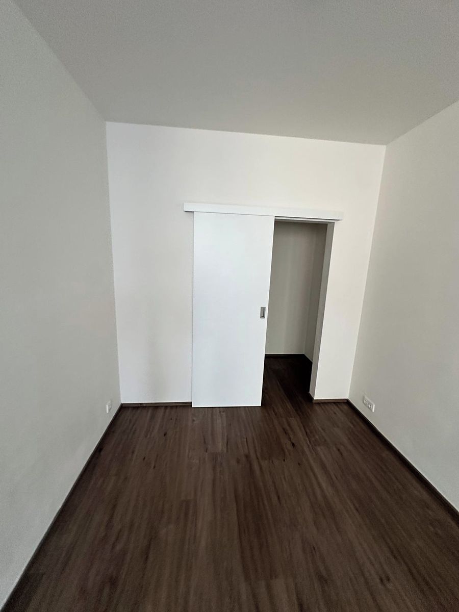 Pronájem bytu 1+kk 46 m² – fotografie 3