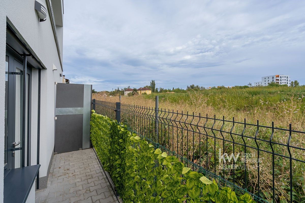 Pronájem bytu 1+kk 30 m² – fotografie 4