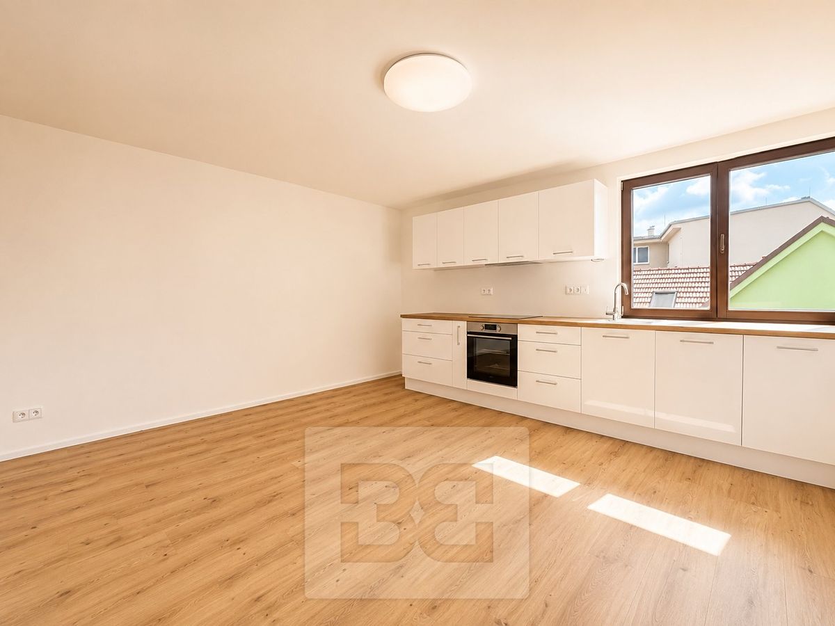 Pronájem bytu 2+1 72 m² – fotografie 2