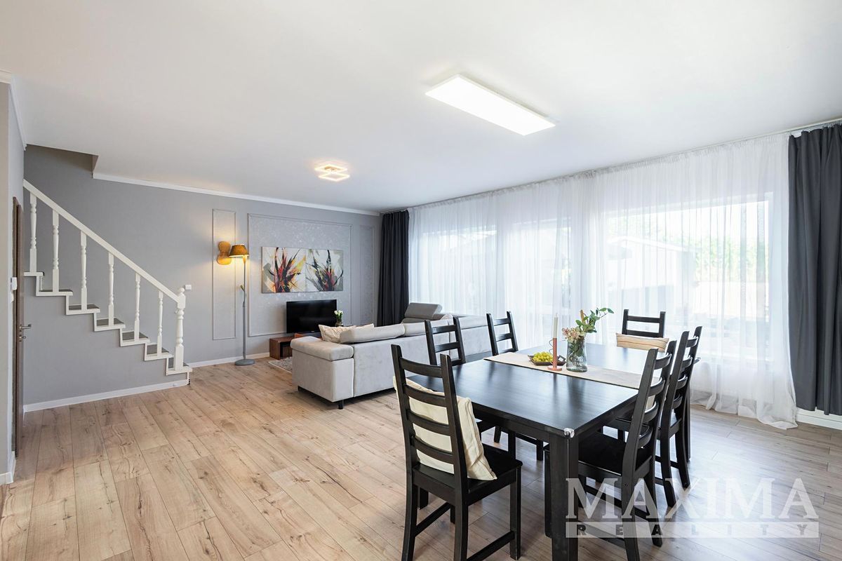 Prodej rodinného domu 140 m², pozemek 186 m² – fotografie 2