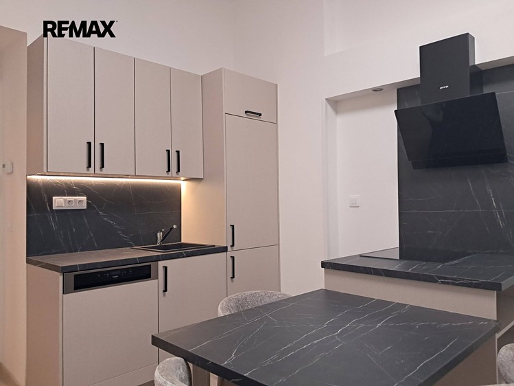 Pronájem bytu 3+kk, 65 m² (6 z 21)