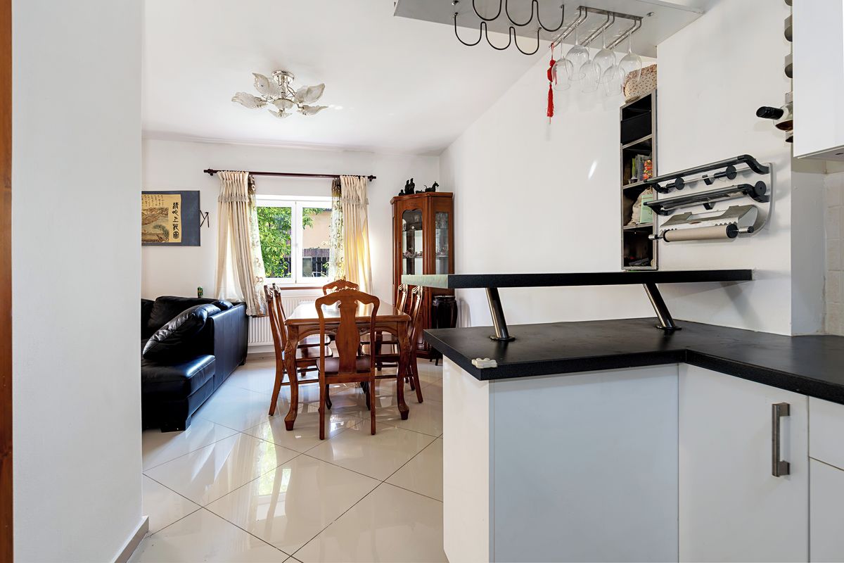 Prodej rodinného domu 197 m², pozemek 584 m² – fotografie 3