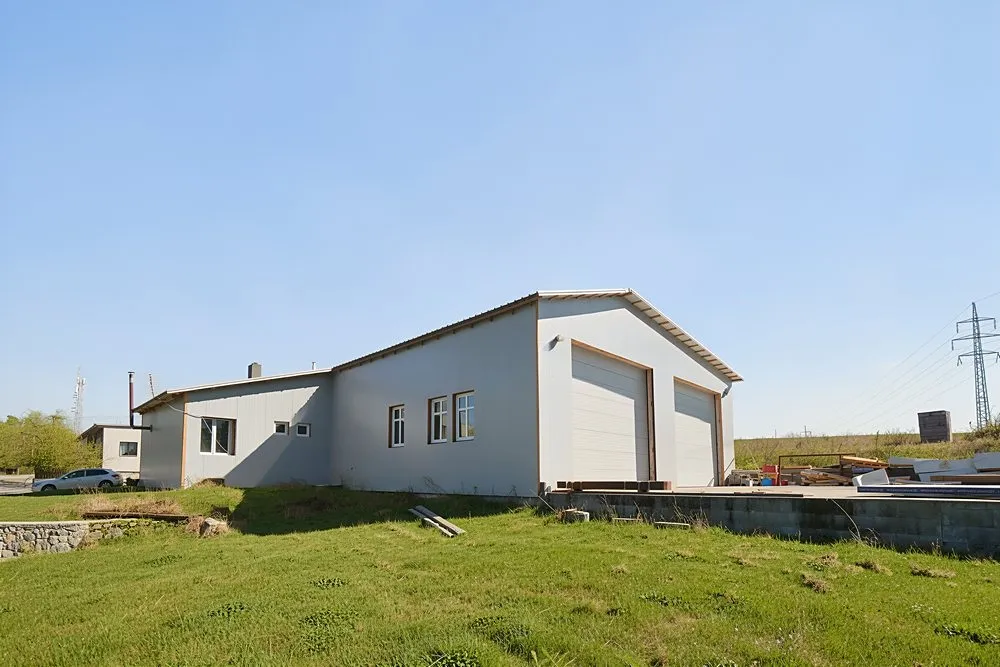Prodej výrobní haly, prostoru 350 m²