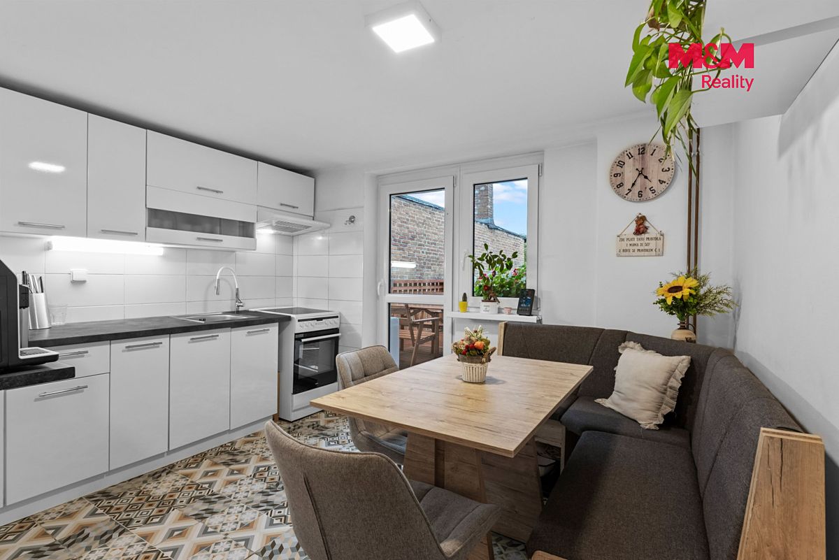 Prodej rodinného domu 99 m², pozemek 498 m² – fotografie 2