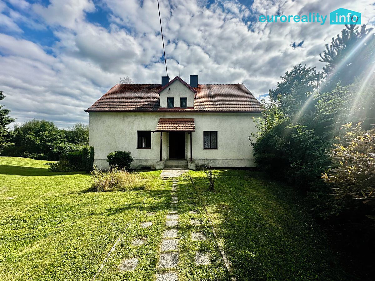 Prodej rodinného domu 250 m², pozemek 1993 m²