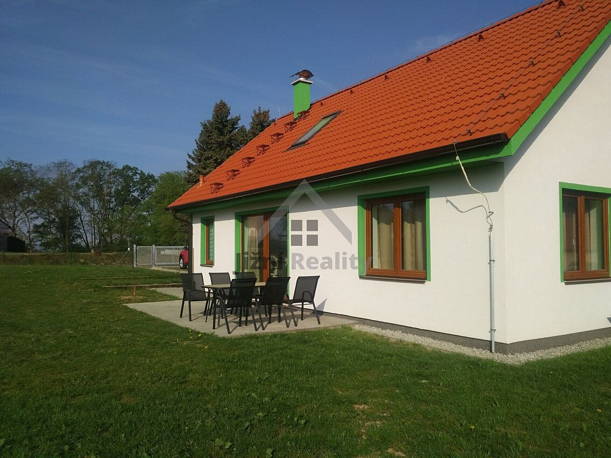 Prodej rodinného domu 120 m², pozemek 622 m² – fotografie 2