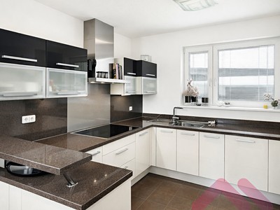 Prodej domu, 187 m² (2 z 23)