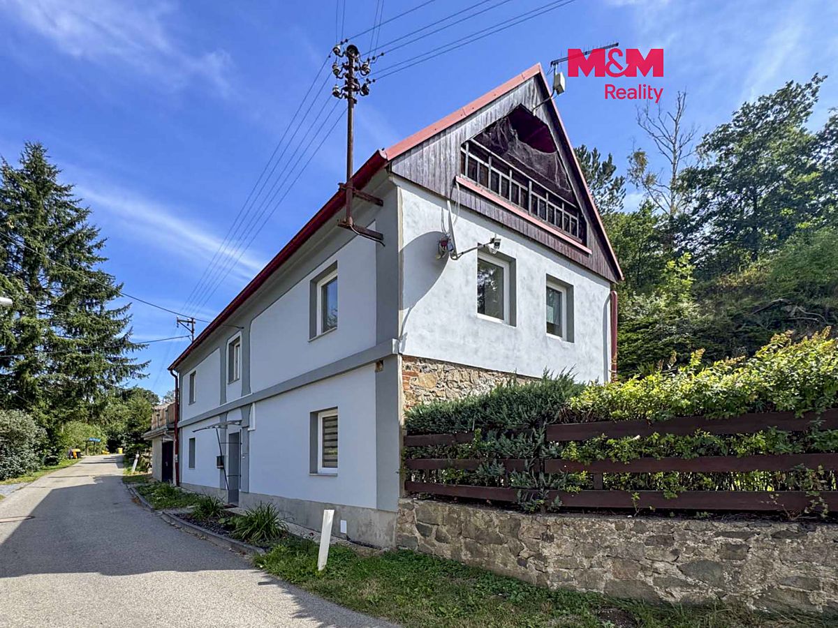 Prodej rodinného domu 226 m², pozemek 1039 m²