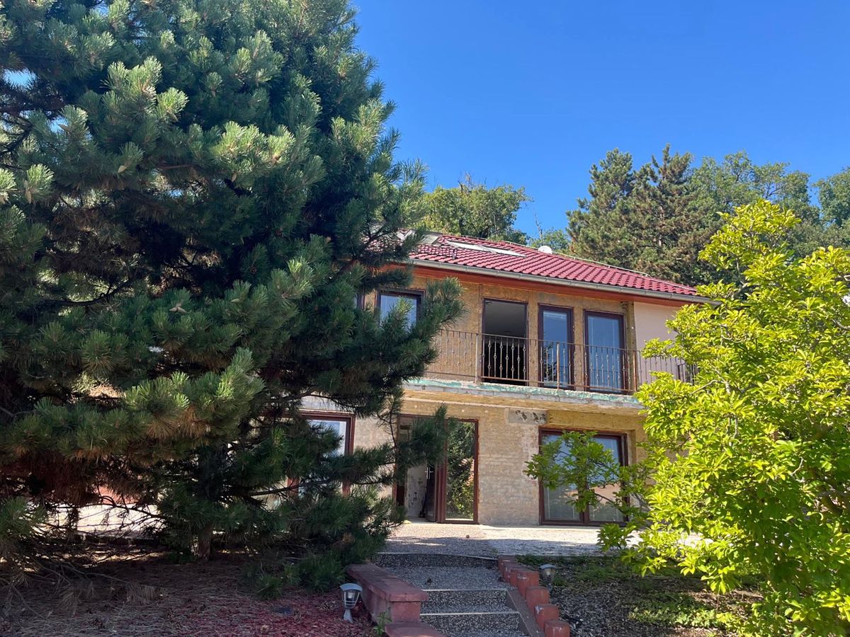 Prodej rodinného domu 270 m², pozemek 819 m²