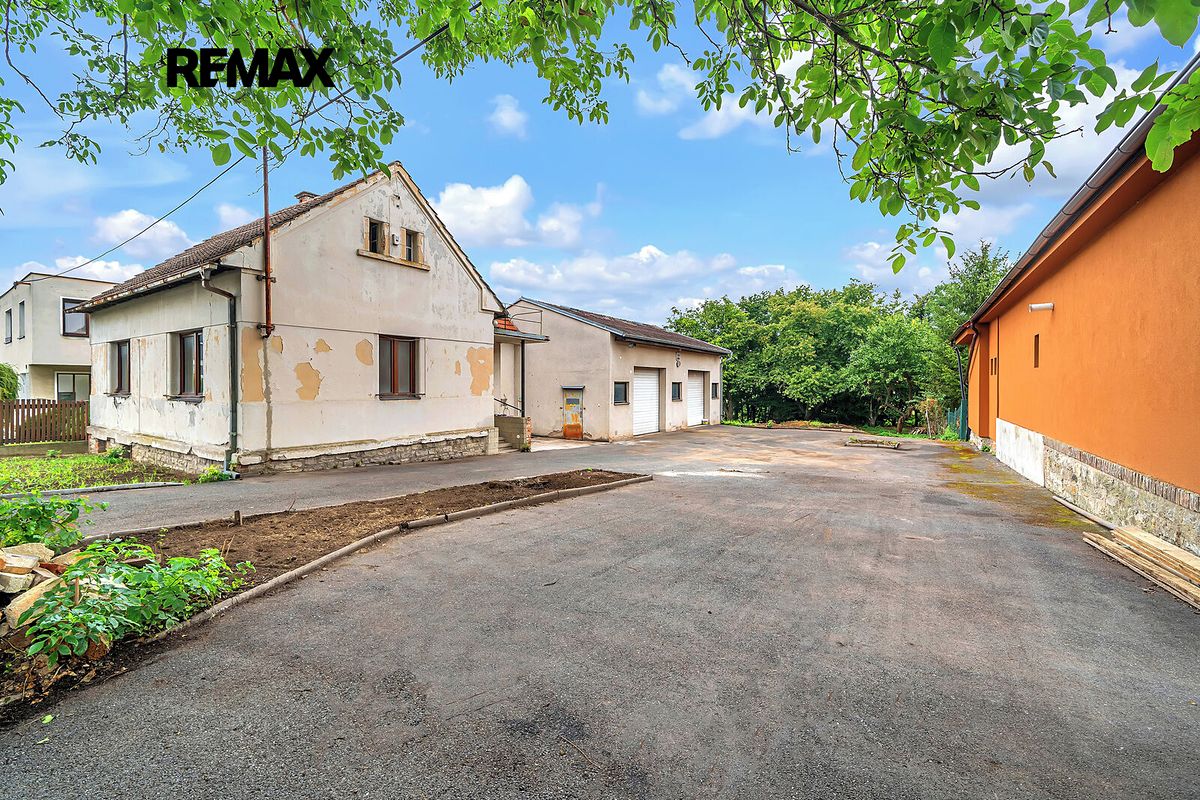 Prodej rodinného domu 265 m², pozemek 1117 m² – fotografie 2