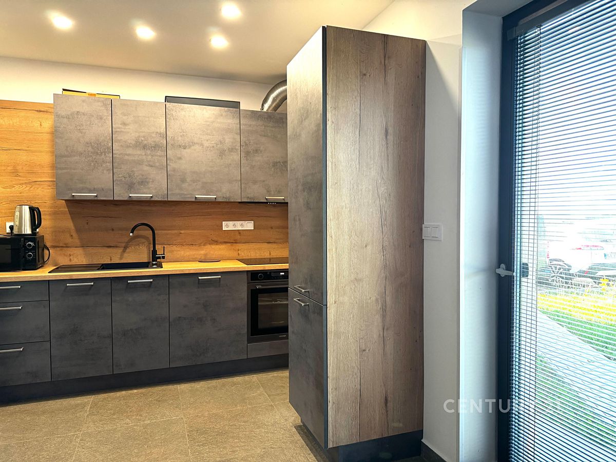 Prodej vícegeneračního domu 256 m², pozemek 905 m² – fotografie 5