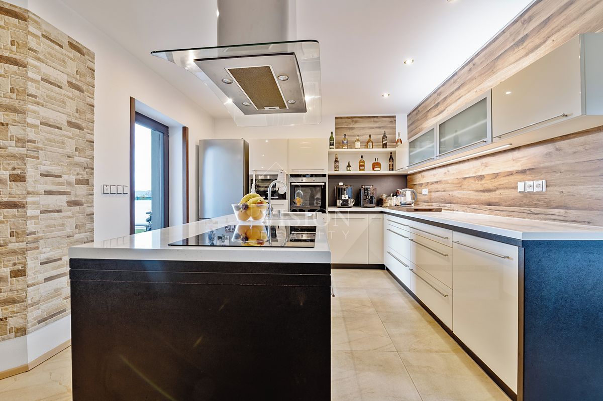Prodej rodinného domu 152 m², pozemek 758 m² – fotografie 4