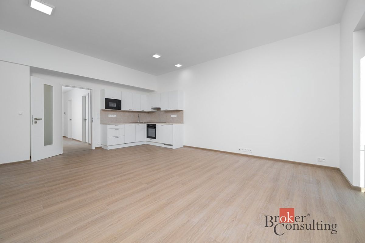 Pronájem bytu 1+kk 50 m² – fotografie 2