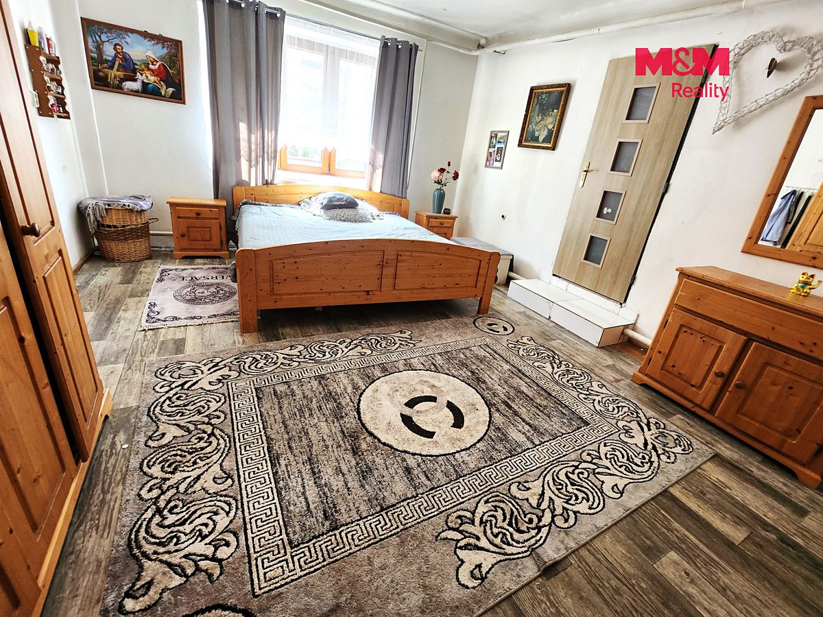 Prodej rodinného domu 208 m², pozemek 253 m² – fotografie 2
