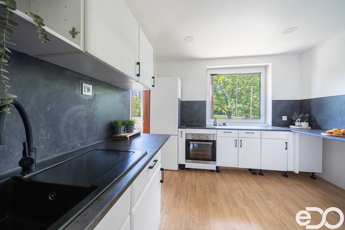 Prodej rodinného domu 235 m², pozemek 854 m² – fotografie 3