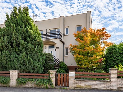 Pronájem  rodinného domu 204 m², pozemek 866 m²