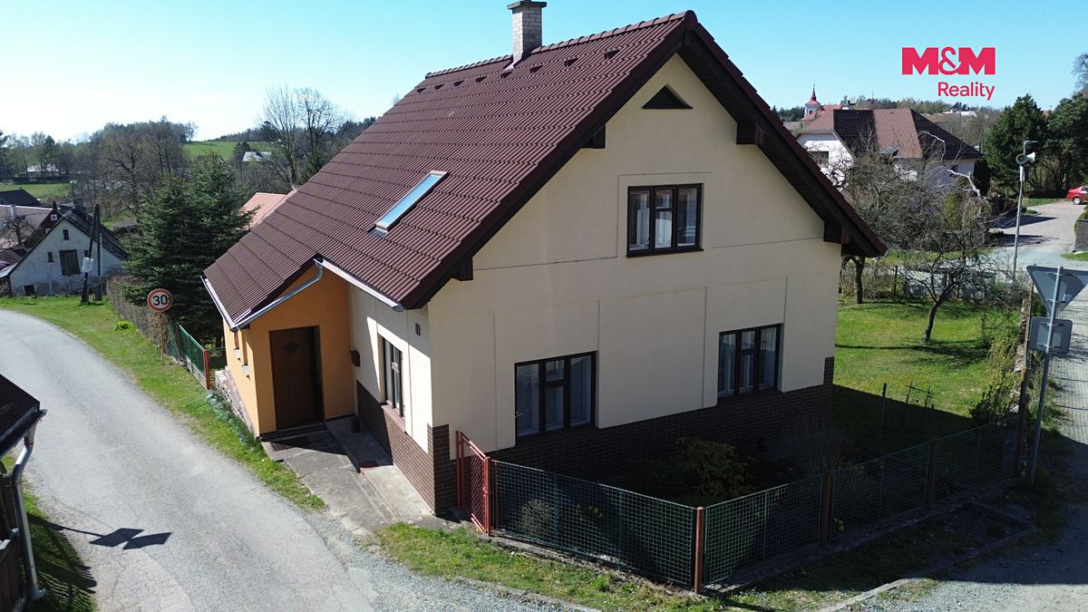 Prodej rodinného domu 240 m², pozemek 935 m² – fotografie 4