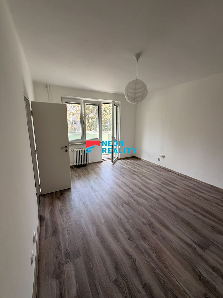 Pronájem bytu 2+1 60 m² – fotografie 3
