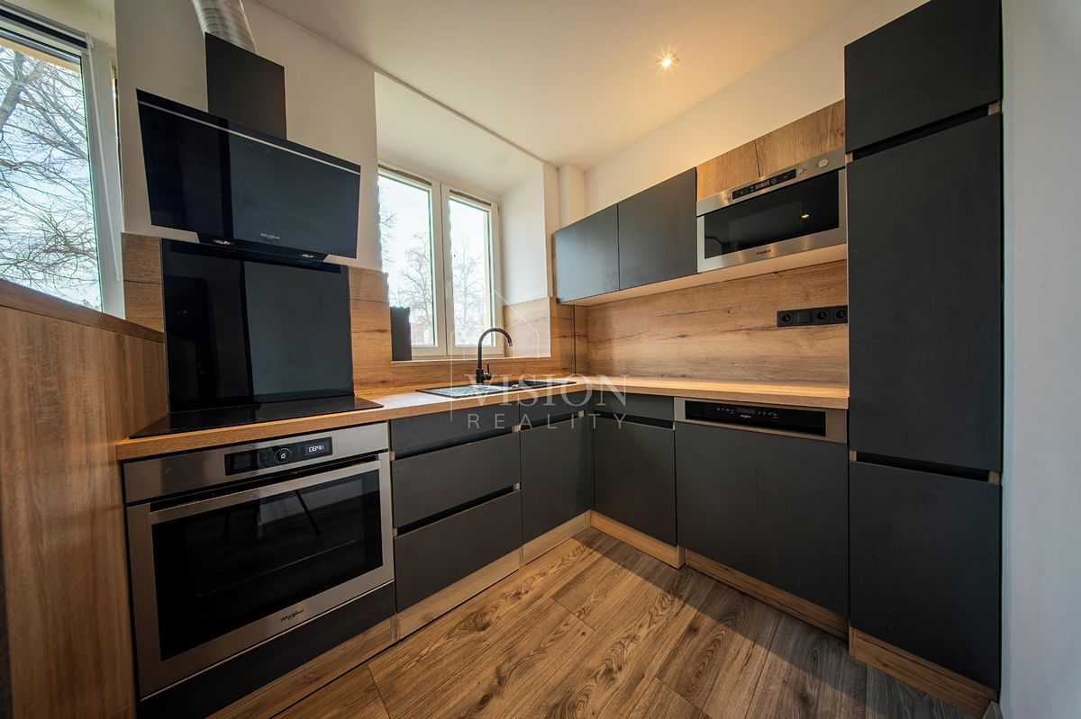 Prodej vícegeneračního domu 285 m², pozemek 339 m² – fotografie 2