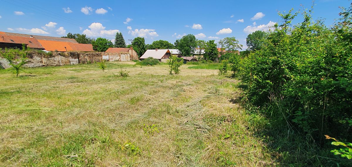 Prodej stavebního pozemku 787 m² – fotografie 2