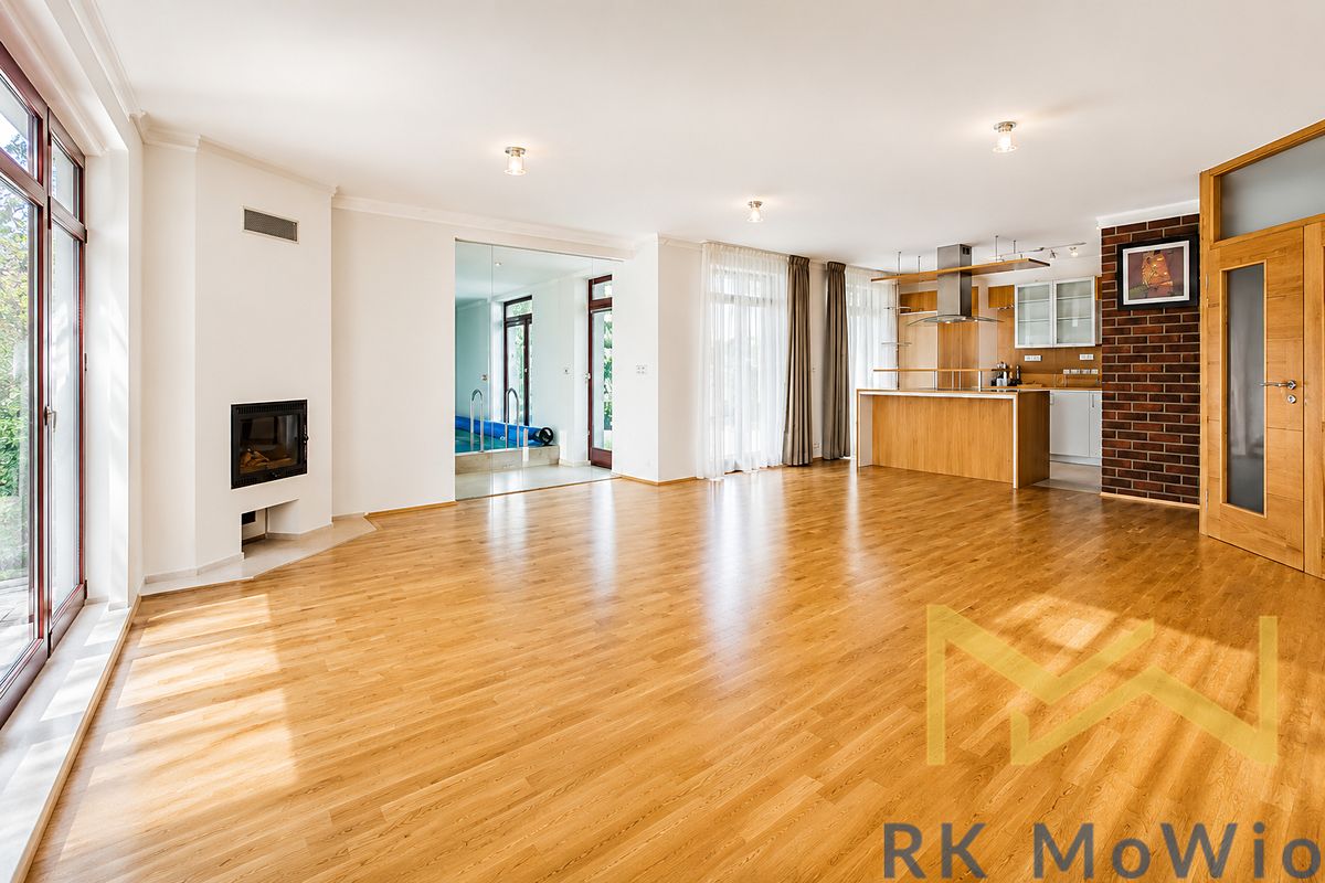 Pronájem rodinného domu 350 m², pozemek 330 m² – fotografie 2