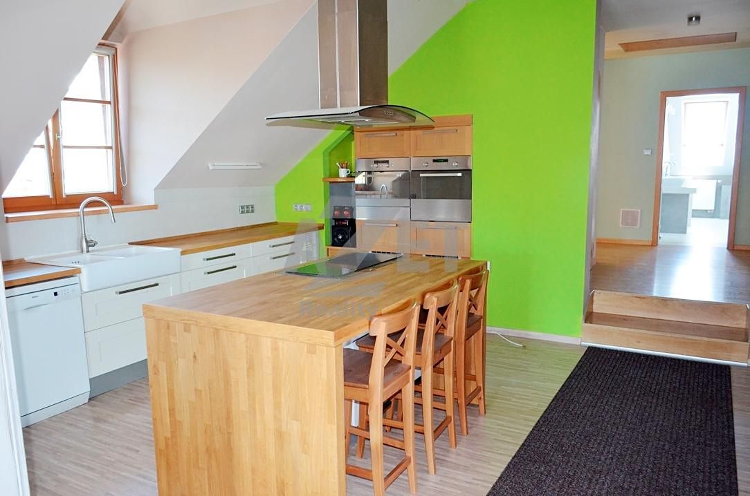 Prodej rodinného domu 350 m², pozemek 577 m² – fotografie 5