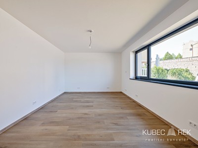 Prodej bytu 2+kk, 62 m² (2 z 14)