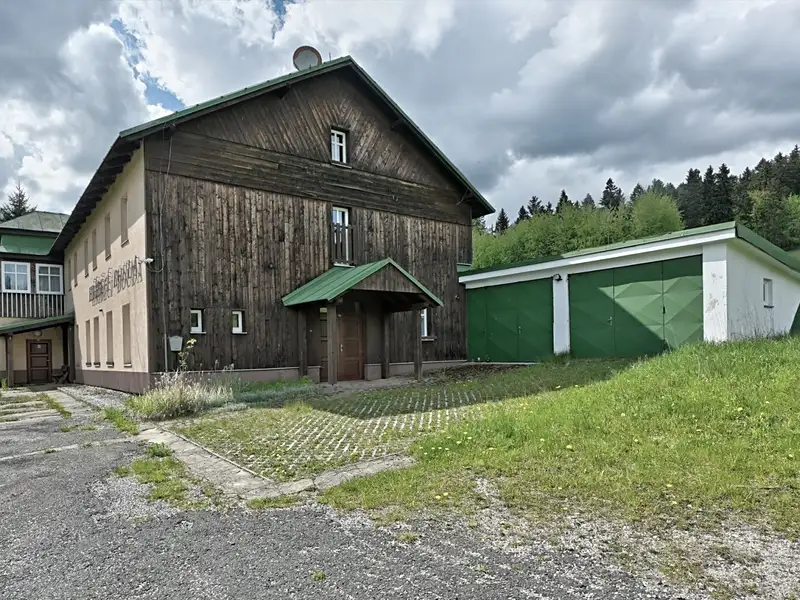 Prodej chalupy 793 m², pozemek 3563 m², Strážné – náhled fotky 2