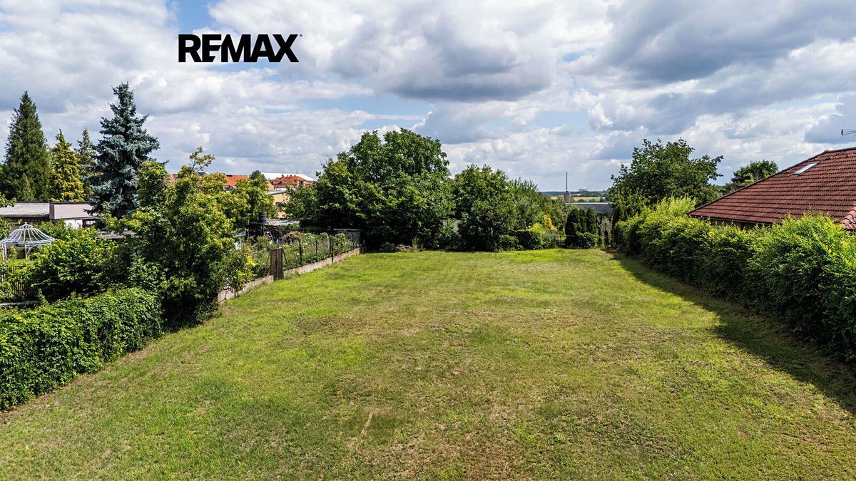 Prodej stavebního pozemku 990 m², Týnec nad Labem – fotka 1 z 3