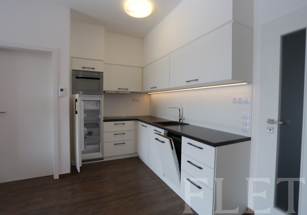 Pronájem bytu 2+kk 57 m² – fotografie 3