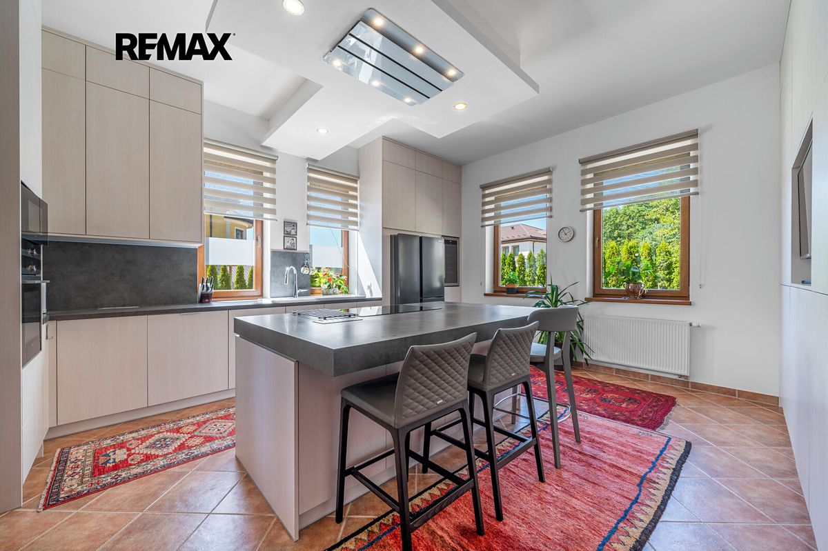 Prodej vily 347 m², pozemek 1413 m² – fotografie 5