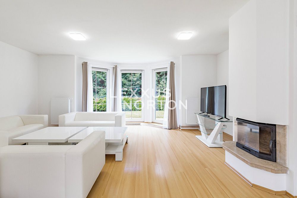 Pronájem rodinného domu 204 m², pozemek 700 m² – fotografie 2