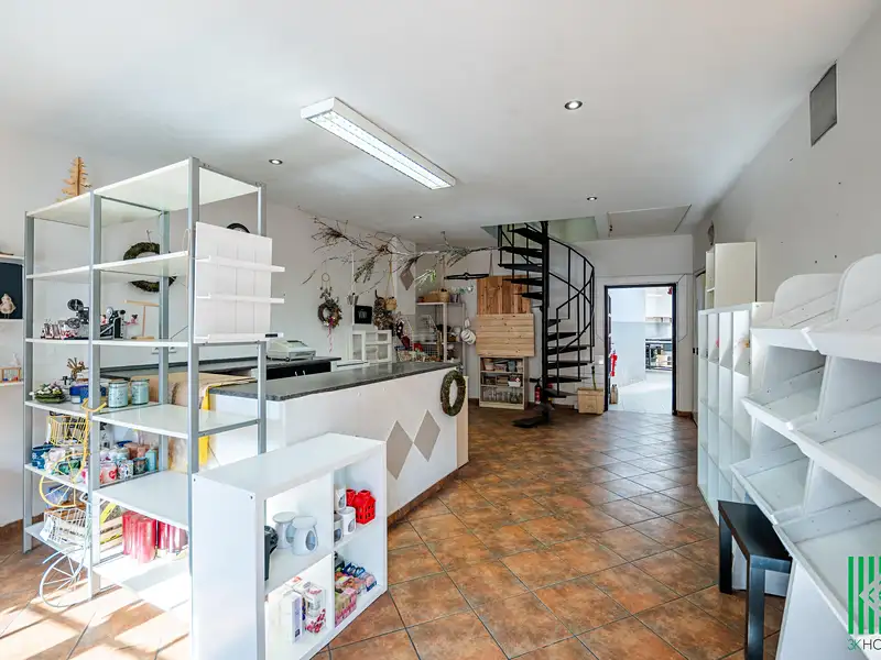 Prodej rodinného domu 182 m², pozemek 182 m², Praha – náhled fotky 2